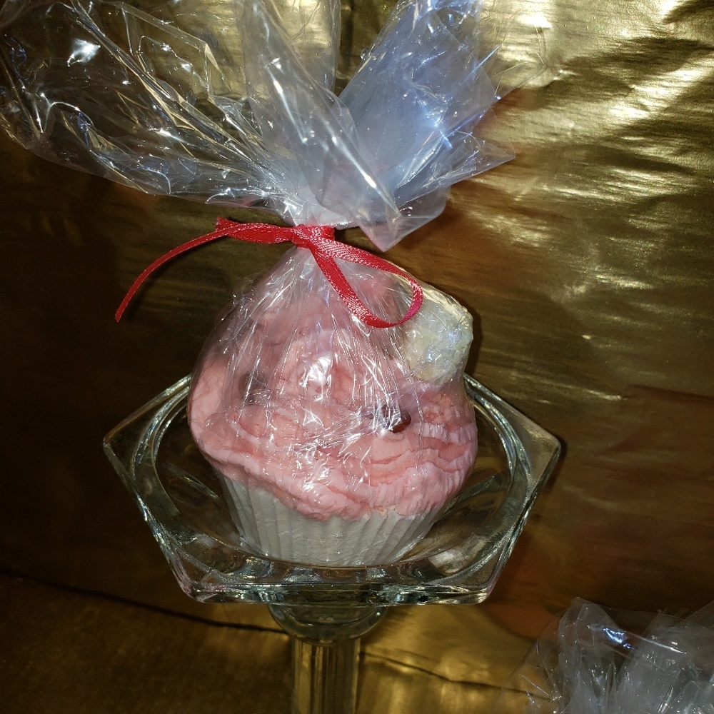 Cupcake bath bomb